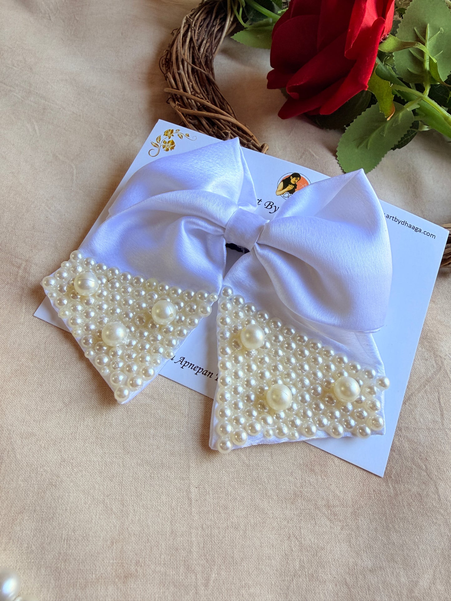 Pearl of Wisdom White Bow Hair Clip