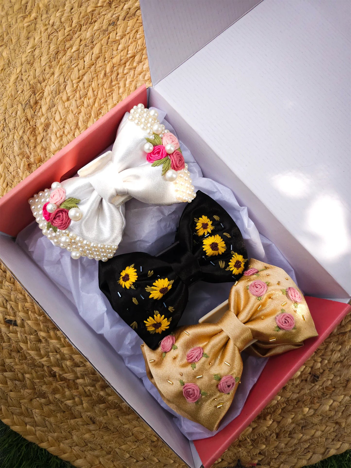 Threaded Trio Clutcher Bow Set – Hand Embroidered Gift Hamper