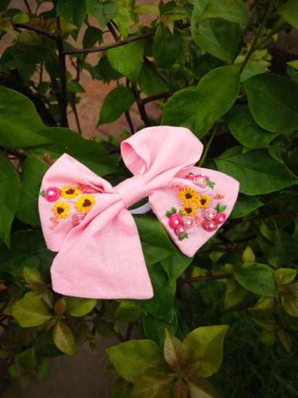🌸 Petal Kiss Scrunchie