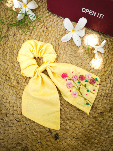 🌼 Sunny Bloom Scrunchie